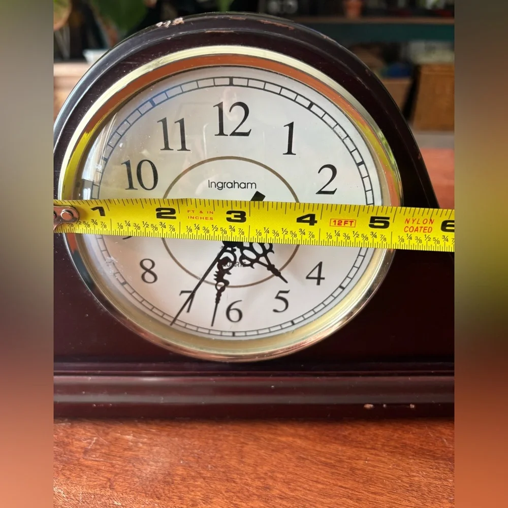 Vintage Ingraham Quartz Mantel Clock with Mahogany Finish. TESTED
